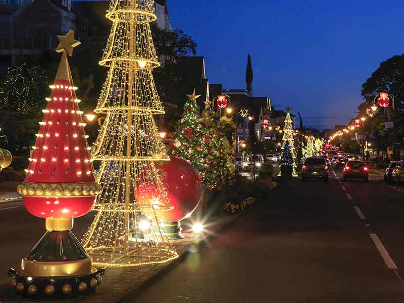 Gramado já está sendo decorada para o 36º Natal Luz - Portal Leouve