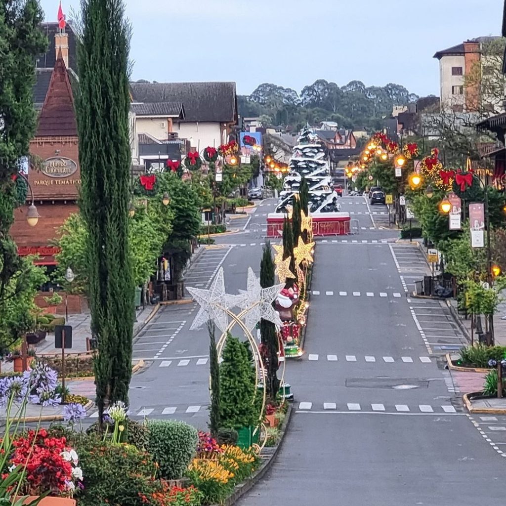 Gramado já está sendo decorada para o 36º Natal Luz - Portal Leouve