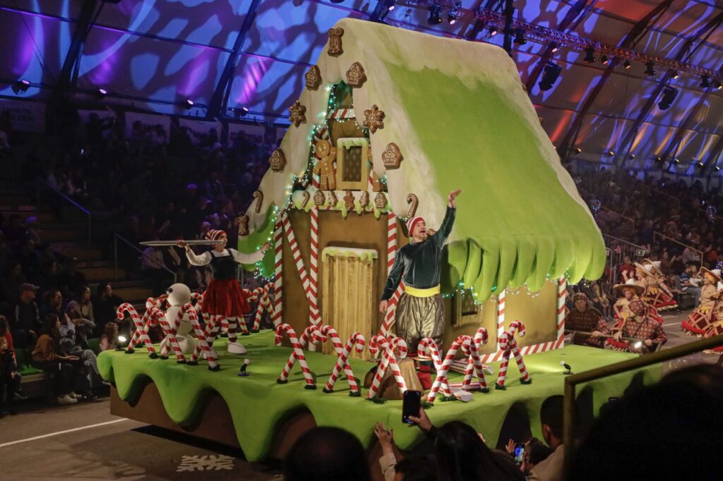 Gramado ilumina a cidade com o início do Natal Luz nesta quinta (26) - São  Marcos Online